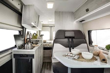 Campingbusse (2025) ROLLER TEAM LIVINGSTONE 2 Bad