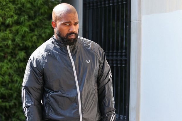 Kanye West hat noch eine Karriere, allerdings sieht die anders aus als noch vor einigen Jahren. Bis zum Tod seiner Mutter war der Rapper verhältnismäßig stabil, dann traten erste Risse auf. Nach der S ...