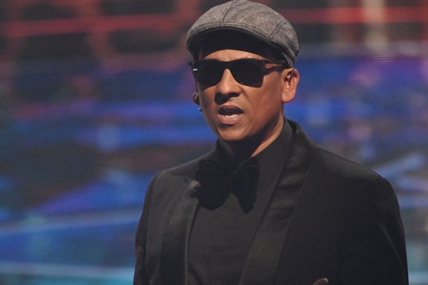 Xavier Naidoo vermutete eine Verschwörung. Und zwar überall. Alles begann mit seiner laut geäußerten Überzeugung, Deutschland sei eine GmbH. Dann rutschte er immer weiter in den Sumpf ab, hetzte gegen ...