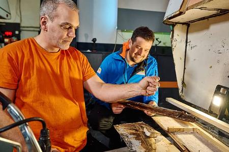 MŠnner, durchgenŠsstes Holz, Lampe, Reparatur