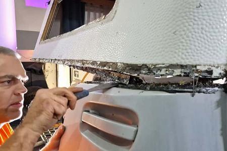 Mann, Spachtel, Bugecken, Durchtrennen