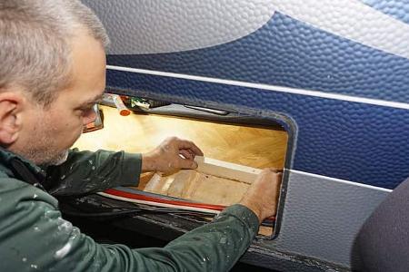 Wasserschaden am Caravan reparieren