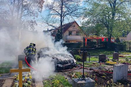 Mercedes S-Klase Unfall Friedhof