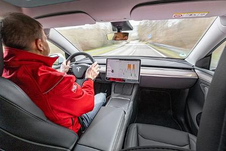 Tesla Model Y Performance, Dauertest, 100000 Kilometer, Cockpit, Infotainment, Touchscreen