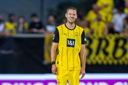 Waldemar Anton - Note: 4,0 - Wirkte deutlich anfälliger im Zweikampf als seine beiden Nebenleute in der Dreierkette. Im Aufbauspiel unterliefen ihm ebenfalls leichte Fehler. Einmal wären dem BVB sein Abspielfehler fast um die Ohren geflogen. Stabilisierte sich erst, als Barca offensiv nicht mehr alles reinwarf.