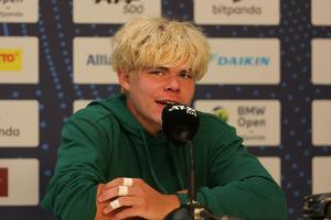 Nur noch "DD": Tennis-Aufsteiger legt Doppelnamen ab