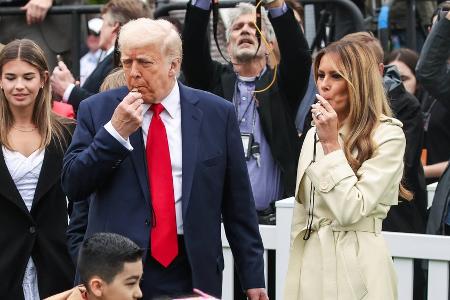 Vor Reise zur Papst-Beerdigung: Seltener Auftritt von Melania Trump