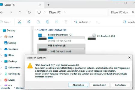Probleme beim Auswerfen von USB-Sticks: Lässt sich ein USB-Stick nicht sicher entfernen, bleibt die genaue Ursache meist unklar. In der Regel kann der Stick dennoch gefahrlos abgezogen werden.