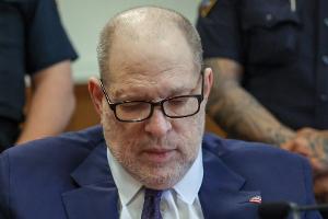 Prozess läuft: Harvey Weinstein bleibt vorerst im Krankenhaus