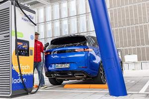 Range Rover Sport P550e, Ladesäule