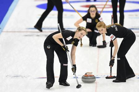 Curling-WM: Deutsches Mixed startet mit zwei Niederlagen