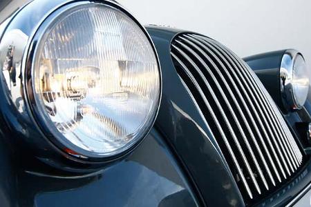 Morgan 4/4 Competition von 2010, Licht, Motorhaube