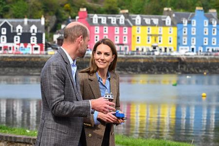 Schottland hat einen besonderen Platz im Herzen von Prinz William und Prinzessin Kate - hier lernte sich das Paar kennen, als beide die renommierte Uni von St. Andrews besuchten, und so...
