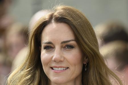 Für Kate war es das erste Mal seit Abschluss ihrer Krebsbehandlung, dass sie über Nacht nicht zuhause war. Nach Bekanntwerden ihrer Krankheit entfernte sie sich nie allzu weit von Windsor — umso größe ...