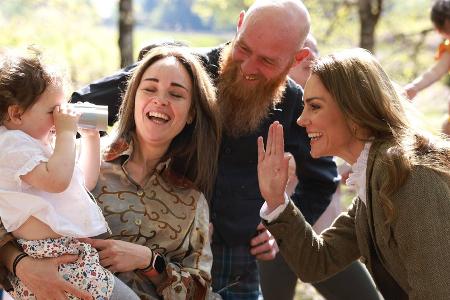 Strahlende Prinzessin Kate begeistert Kinder im Naturparadies