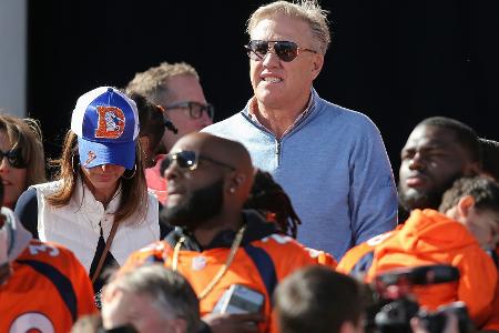 Agent stirbt nach Sturz aus Elways Golf-Cart