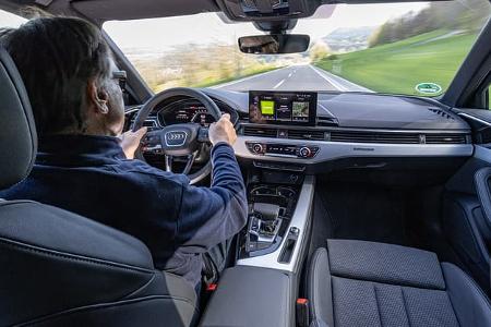 Audi A4 45 TSFI Quattro, Cockpit + Fahrer