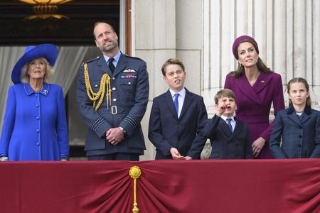 Im Rahmen des Festakts war eine große Flugshow angekündigt, die unter anderem...
