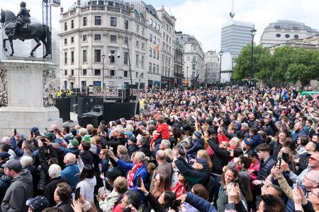 Hunderttausende kamen zur Veranstaltung im Herzen der britischen Hauptstadt, zum Trafalgar Square...