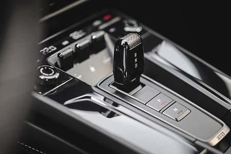 Porsche 911 Carrera GTS.2, Mittelkonsole