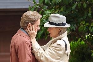 Meryl Streep und Martin Short küssen sich bei Dreharbeiten