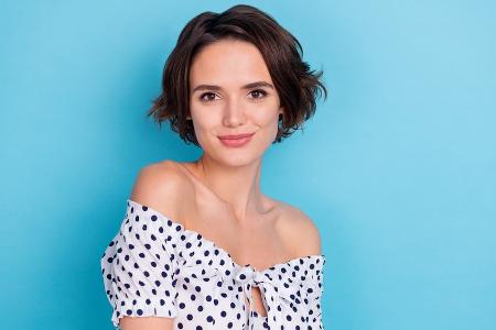 Romantische Eleganz: Der Carmen-Ausschnitt zaubert schöne Schultern