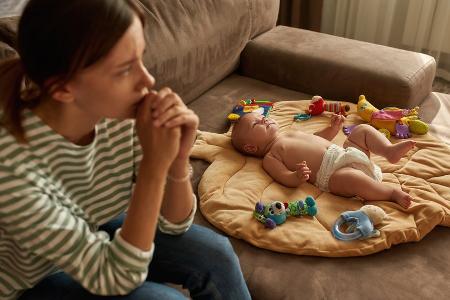 Vernetzt und doch allein: Warum viele Mütter einsamer sind denn je