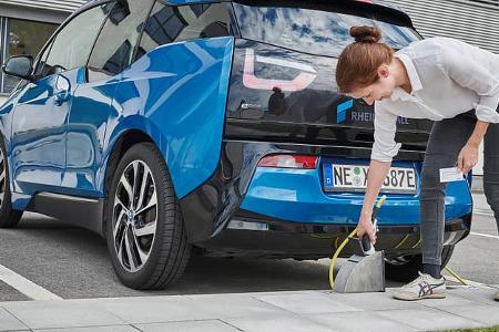 Rheinmetall Ladebordstein Elektroauto laden Bordsteinkante