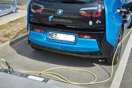 Rheinmetall Ladebordstein Elektroauto laden Bordsteinkante
