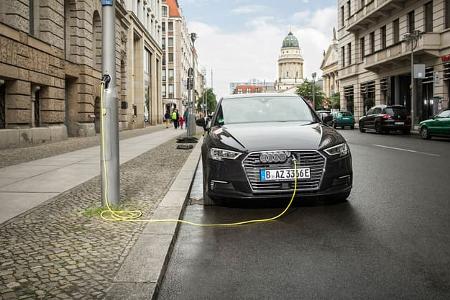 ubitricity und ebee geben Produktpartnerschaft bekannt - Laternen-Lader fŸr Elektroautos