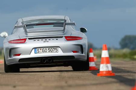 Porsche 911 GT3, Heckansicht, Slalom