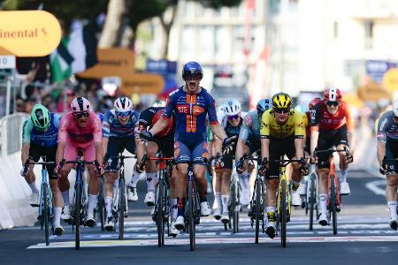 Van Uden gewinnt vierte Giro-Etappe - Kanter zurückgestuft