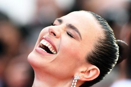 Doe Stimmung auf der großen Gala war ausgezeichnet, wie Hailey Atwell...