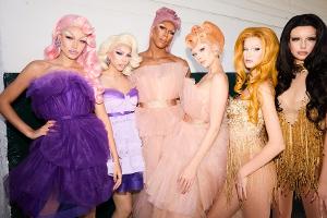 "GNTM": Launige Dragqueen-Show wird vier Models zum Verhängnis