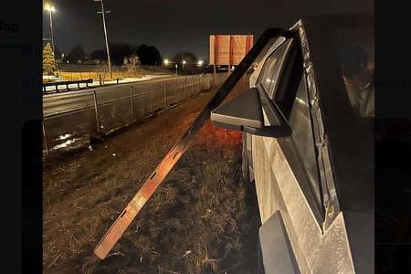 Tesla Cybertruck Teile fallen ab