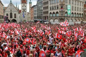 Rund 15.500 Fans feiern Meister-Bayern