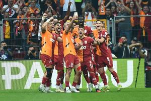 Torhüter Muslera trifft: Galatasaray feiert Titel-Hattrick