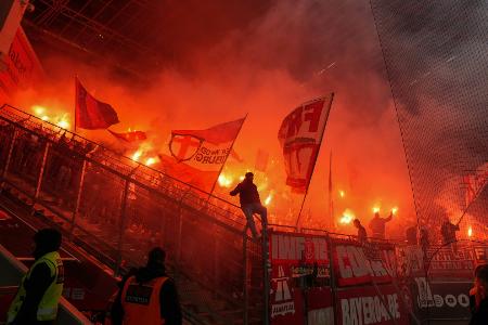 Pyro: Freiburg muss hohe Geldstrafe zahlen