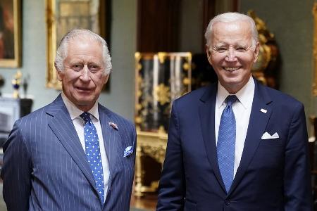 König Charles III. schickt privaten Brief an krebskranken Joe Biden