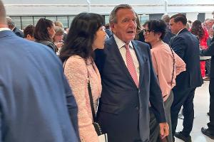 Altkanzler Gerhard Schröder meldet sich nach Burnout-Behandlung zurück
