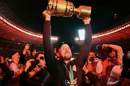 Glatze wie Löw? Hoeneß hat es 