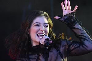 Überraschungsauftritt: Lorde macht Fan-Party zum einmaligen Erlebnis