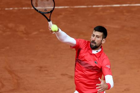 Lockerer Start in Paris: Djokovic kämpft nur mit dem Dach