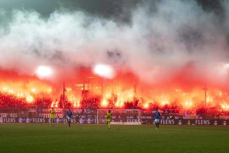 Pyrotechnik: Hohe Geldstrafe für Kiel