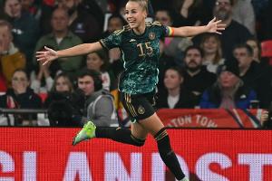 DFB-Frauen: Gwinn verteidigt Wück