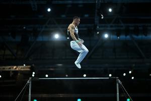 Turner Toba holt zum Karriereende EM-Silber am Reck