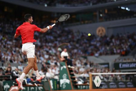 Mühelos in Paris: Djokovic zieht ins Achtelfinale ein