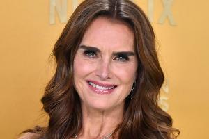 Brooke Shields zeigt sich zu ihrem 60. Geburtstag im Bikini