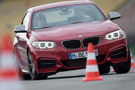 BMW M235i, Frontansicht, Slalom