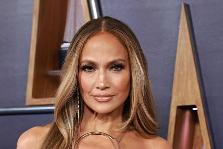 Es war ein guter Tag für Fans von J.Lo, denn neben ihrem Auftritt bei den AMAs hatte die Sängerin auch gute Nachrichten im Gepäck: Sie wird Ende Dezember eine Residenz in Las Vegas beginnen.